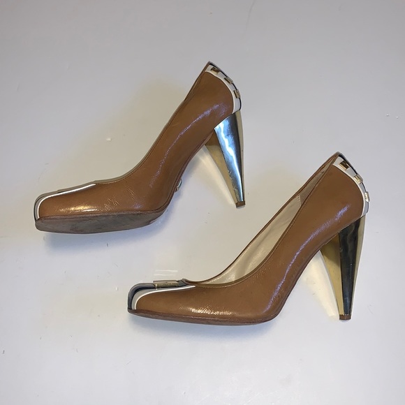 L.A.M.B. Tan Patent Leather Pumps with Gold Accents - Women’s Size 9.5 - Picture 4 of 9